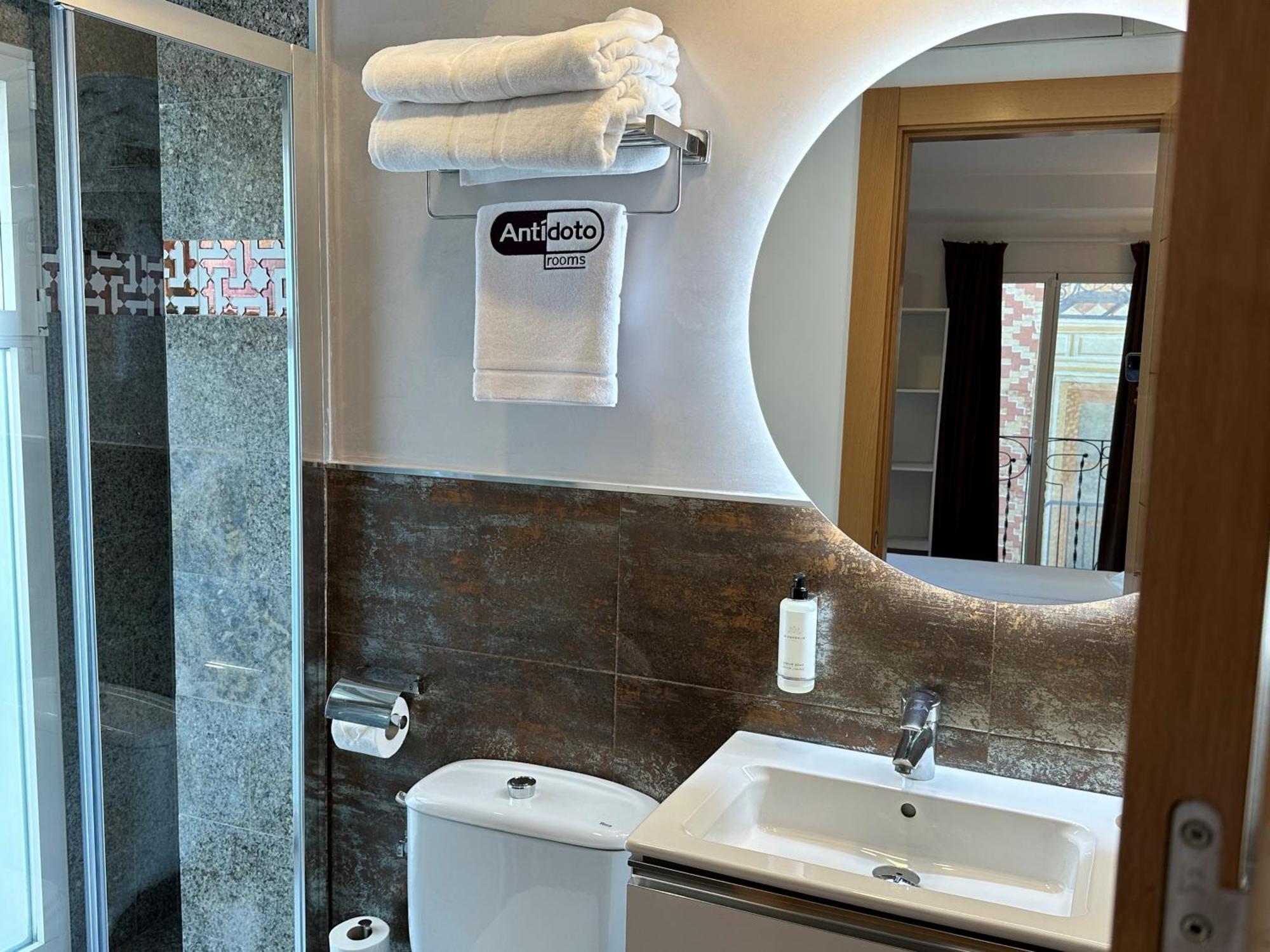Antidoto Rooms Zocodover Check-In On Line Toledo Ngoại thất bức ảnh
